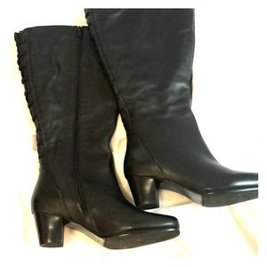 EXTRA WIDE WIDTH BOOT! David Tate